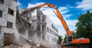Промышленный демонтаж зданий Лесозаводск, цена от 2996 руб.